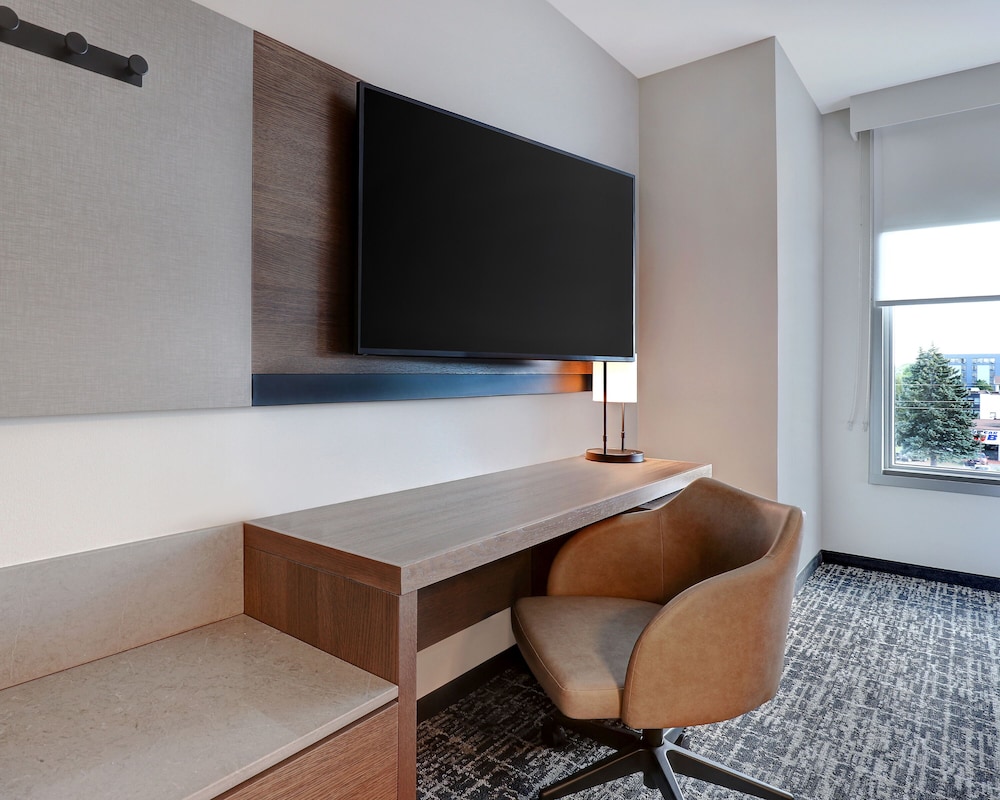 Suite, 2 Queen Beds with Sofa bed, Accessible, Bathtub - Photo 2