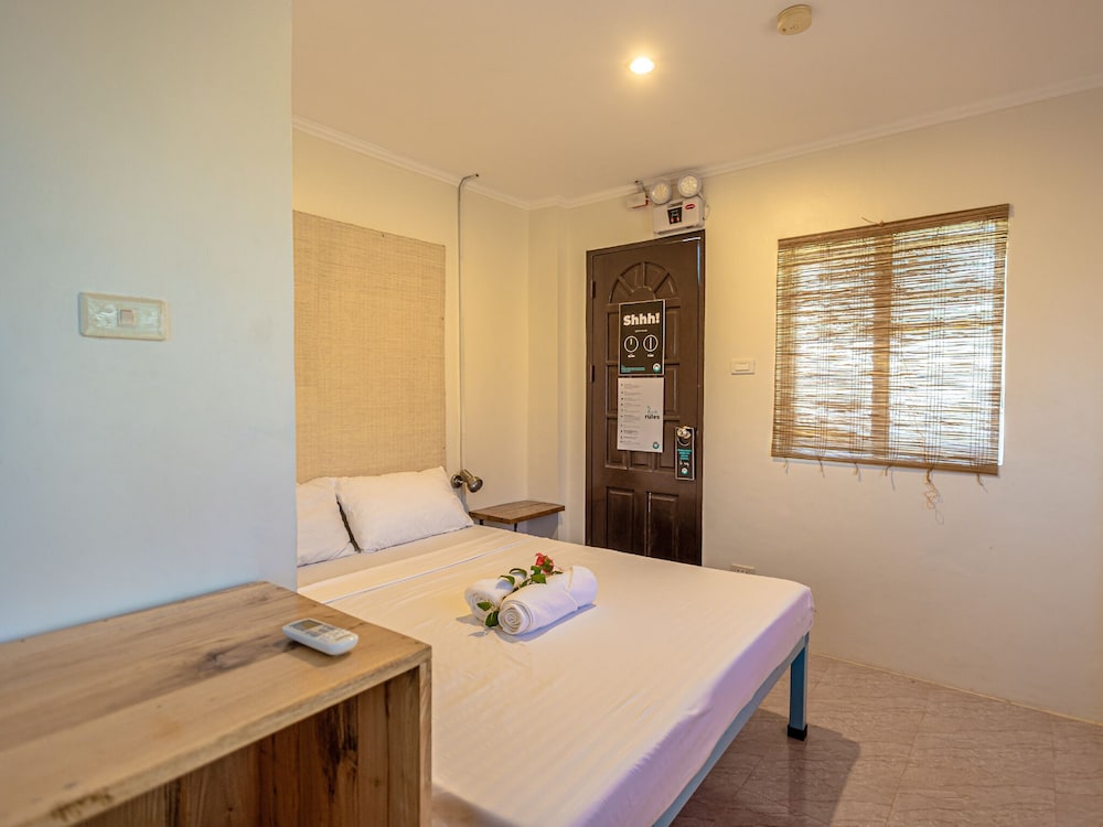 Standard Queen Room - Photo 6