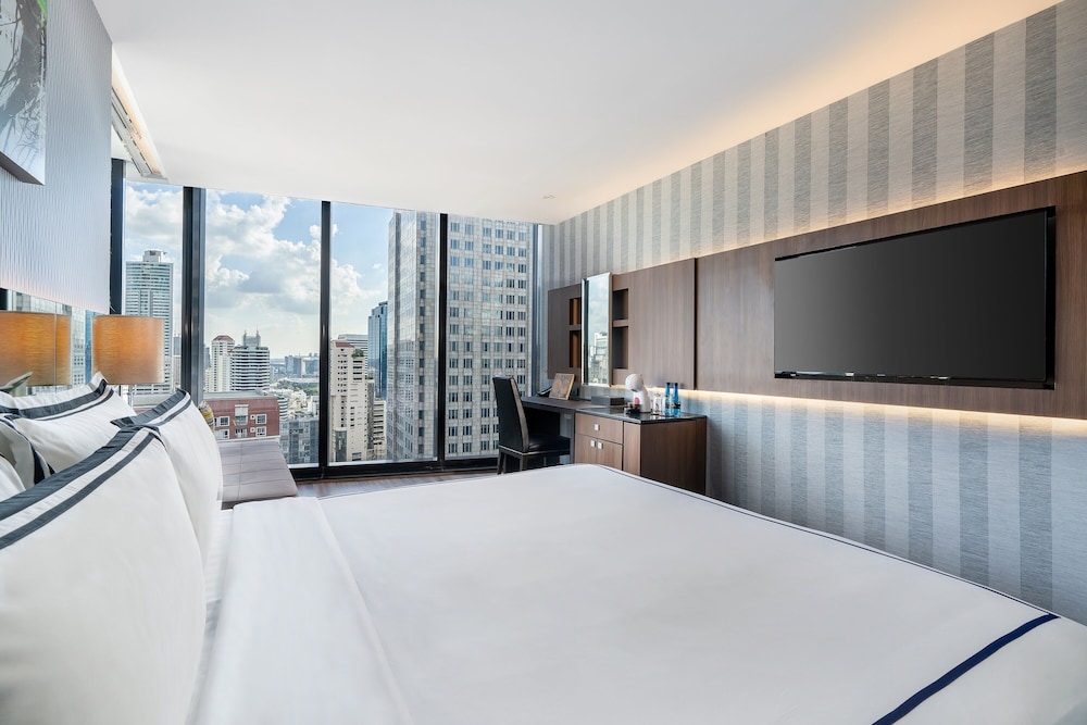 Deluxe King Room photo 2