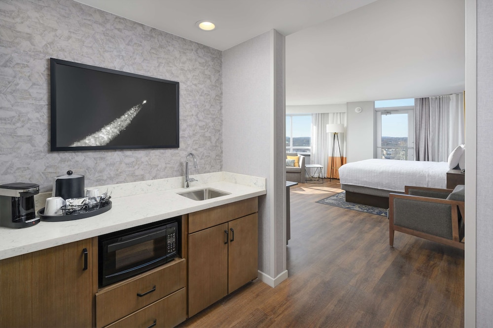 Executive Suite, 1 King Bed, Balcony - Photo 3
