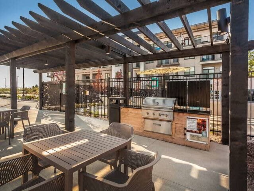 Cozysuites Stunning 4BR Next to Whole Foods, Bild 29