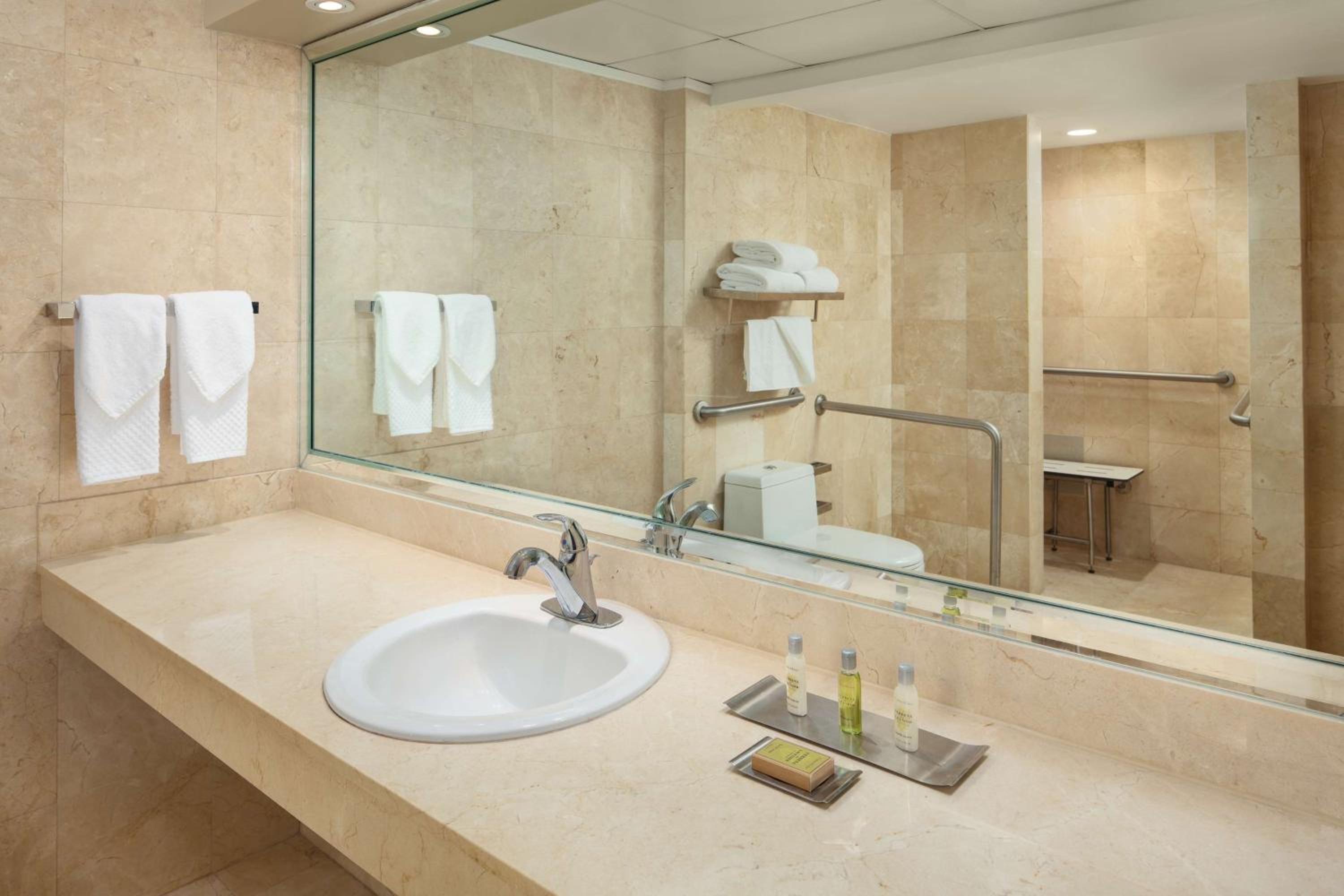 King Room with Bay View - Disability Access/Roll-In Shower photo 2