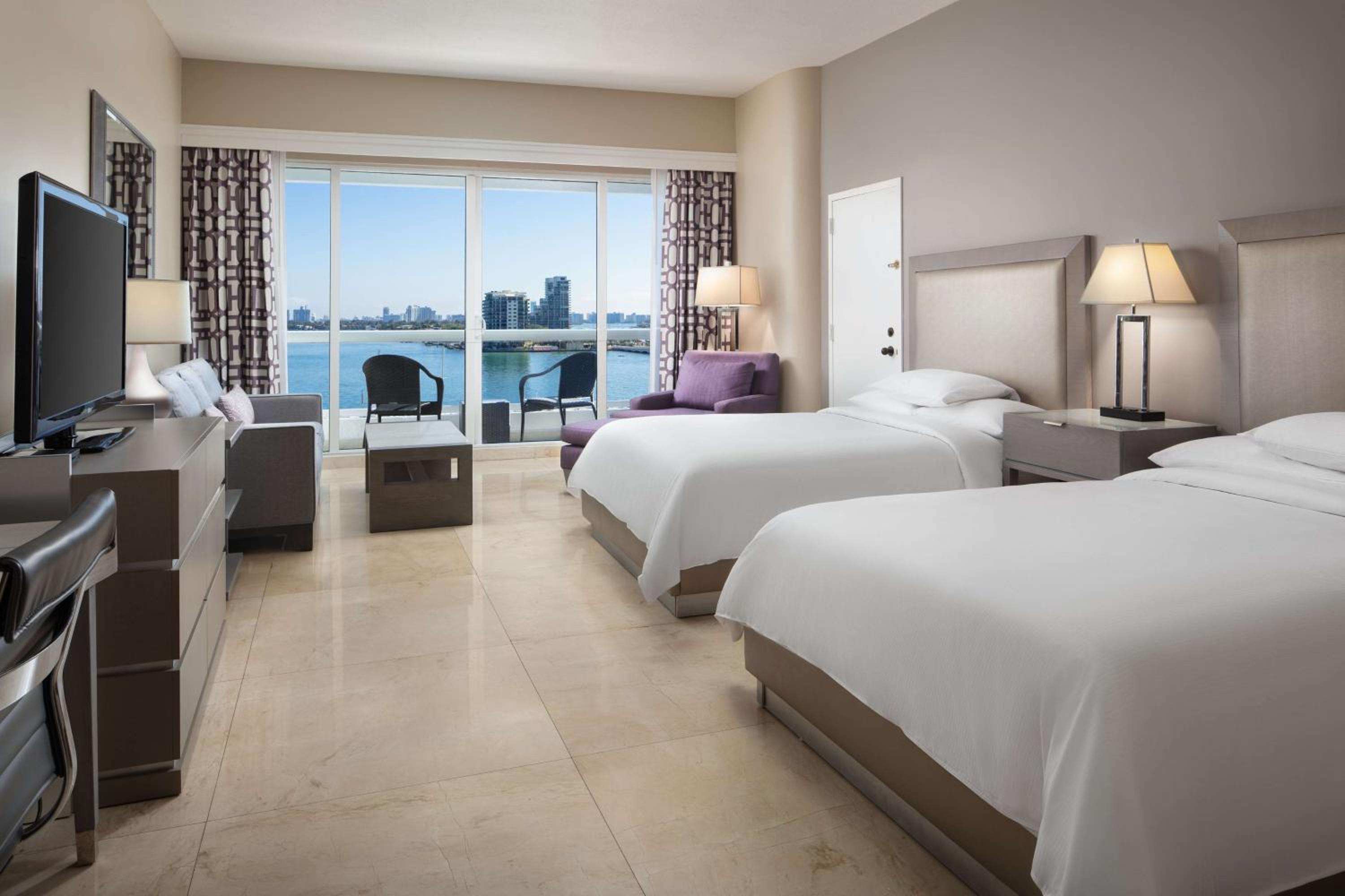 Double Room with Balcony & Bay View photo 3