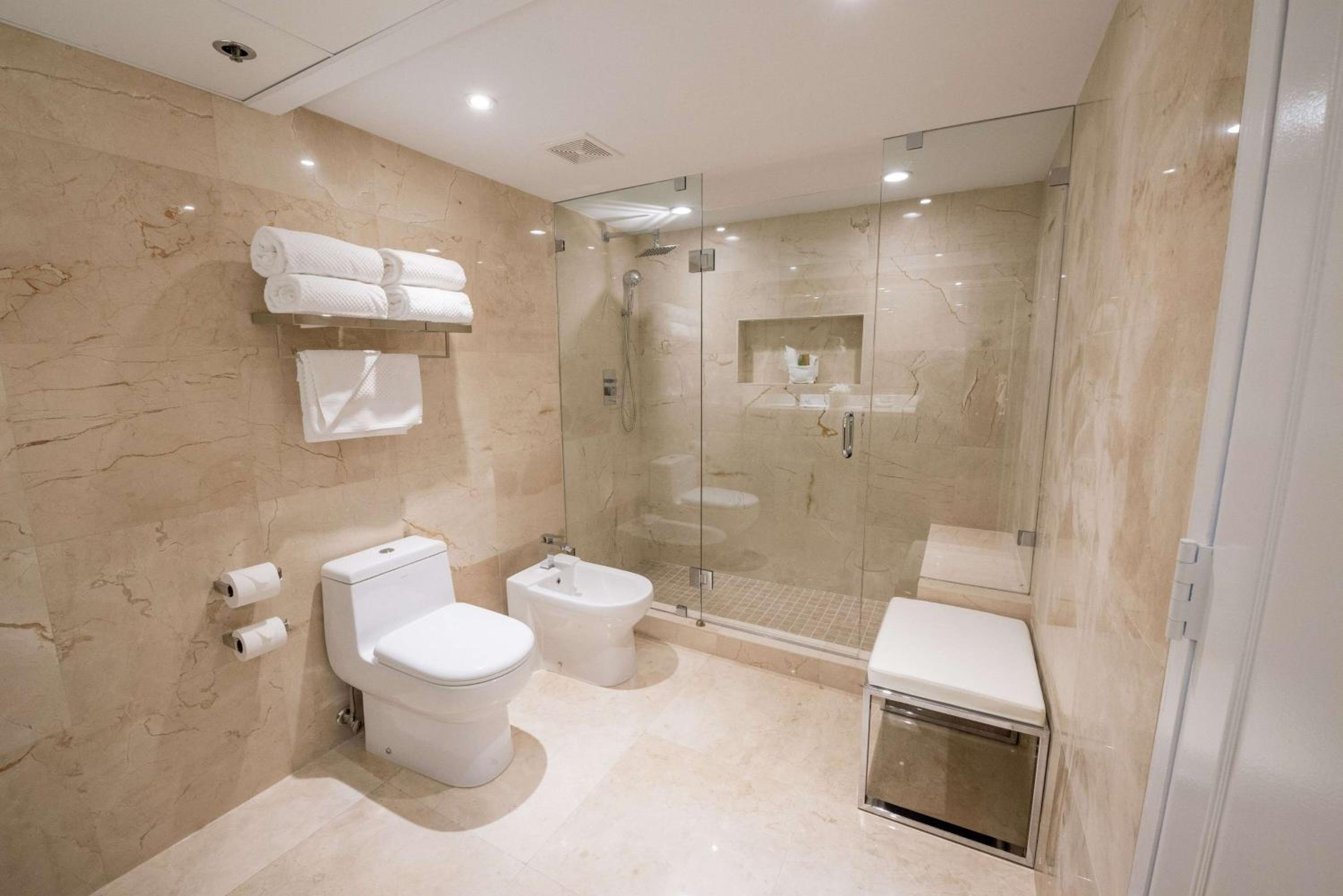 King Suite with Balcony & Bay View photo 2