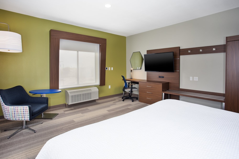 Standard Room, 1 King Bed (Extra Floor Space) - Photo 1
