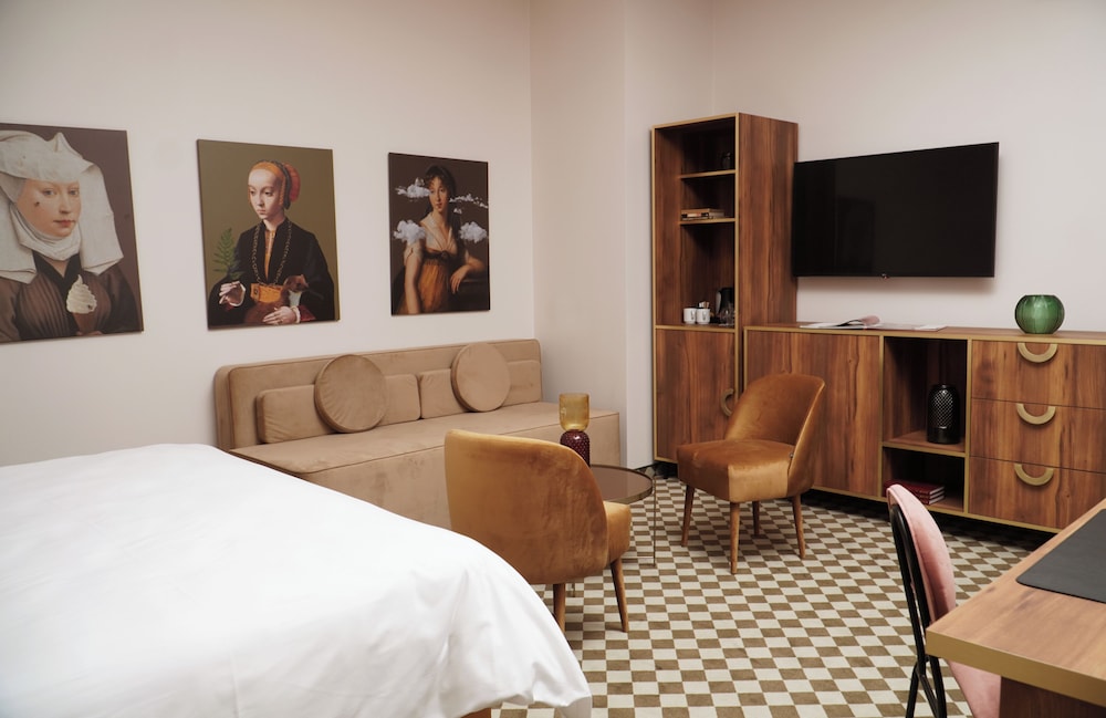 Deluxe Double Room - Photo 9