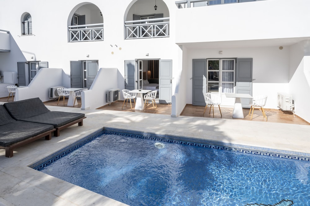 Junior Suite with sharing pool - Photo 8