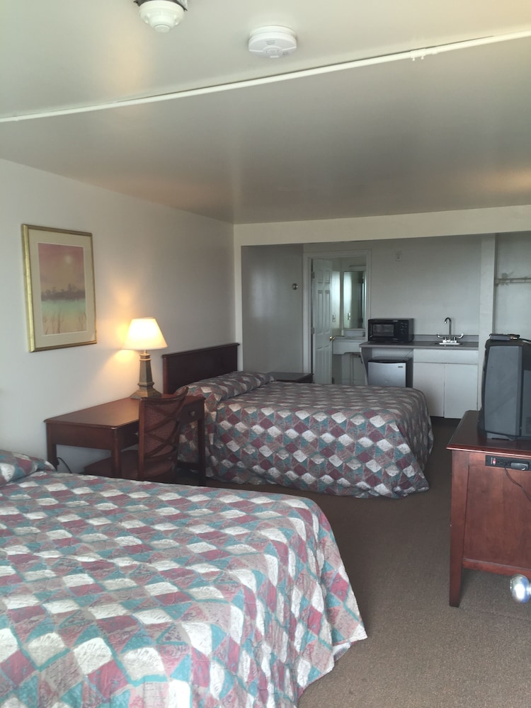 Standard Room, 2 Double Beds photo 1