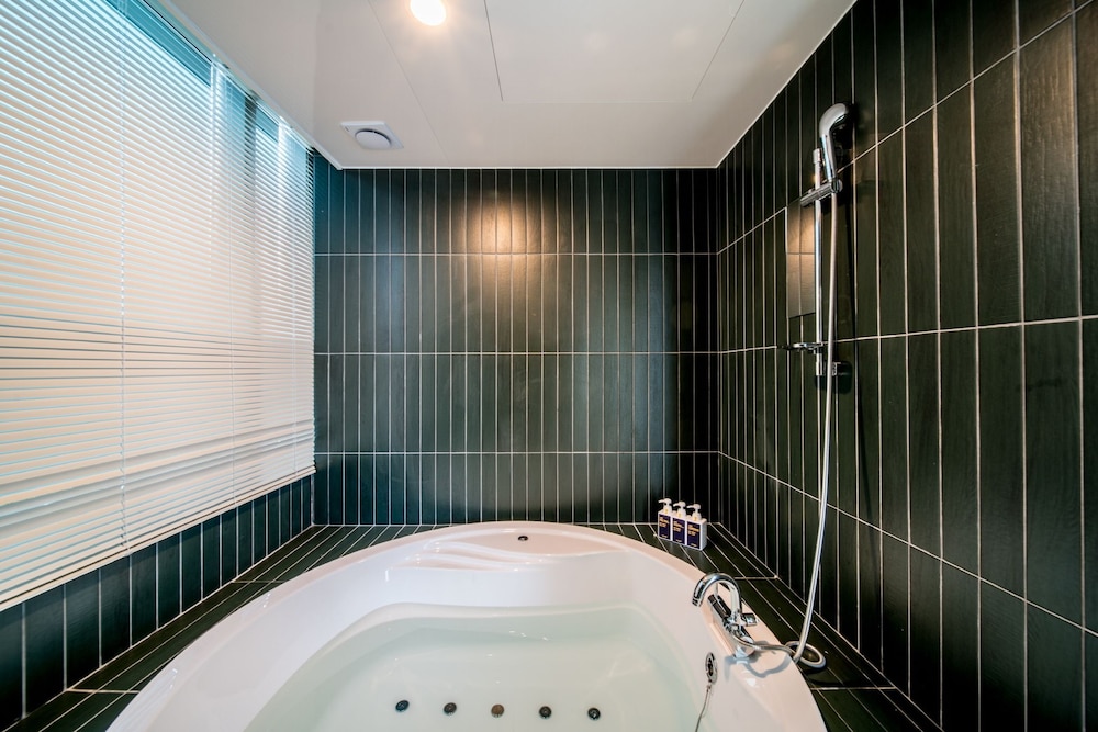 Vip, Jetted Tub - Photo 11