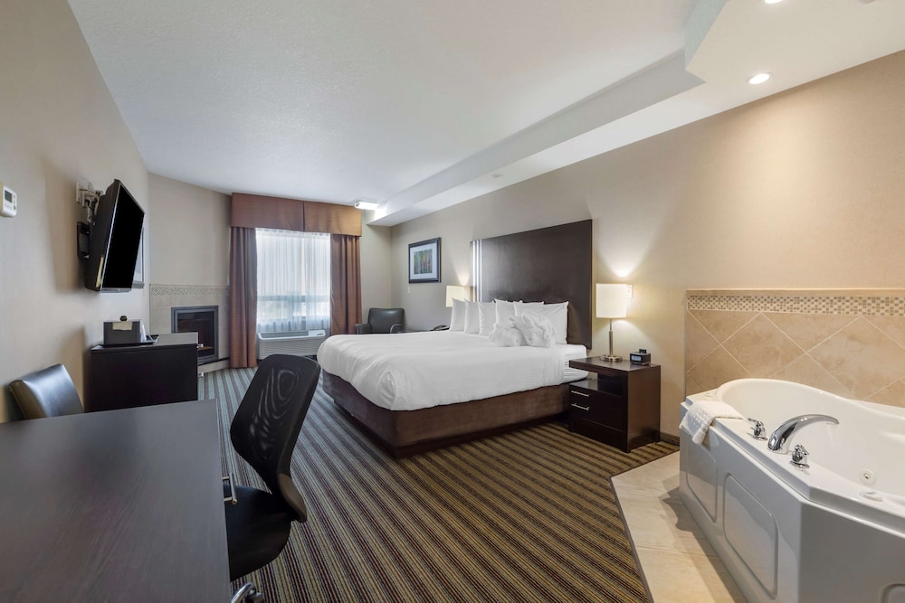 Suite, 1 King Bed, Non Smoking, Jetted Tub photo 3