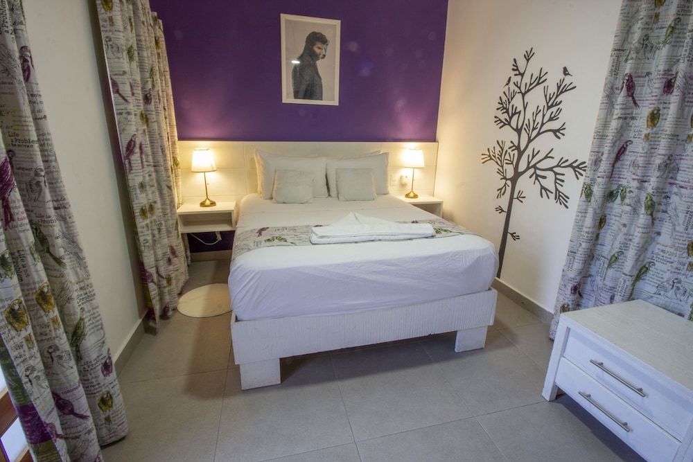 Comfort Single Room, 1 Queen Bed, Pool Access, Garden Area