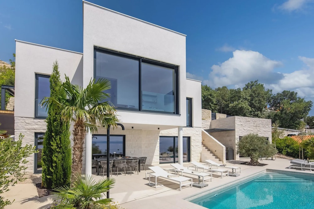 Villa photo 1