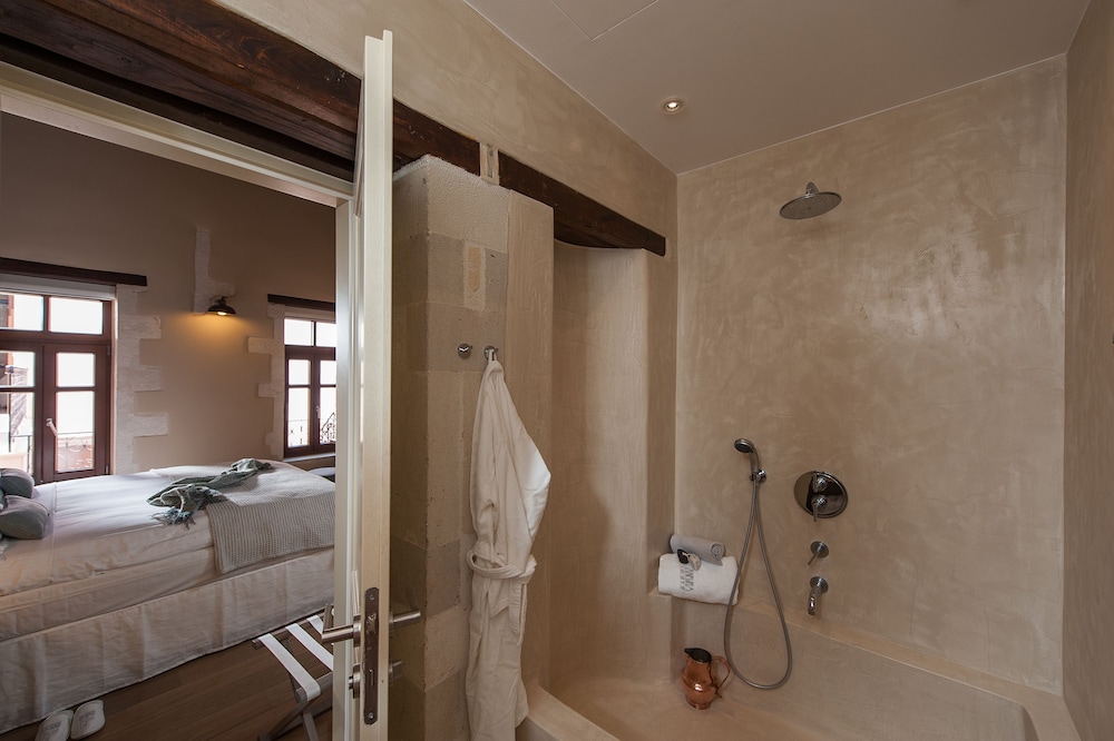 Superior Room, 1 King Bed