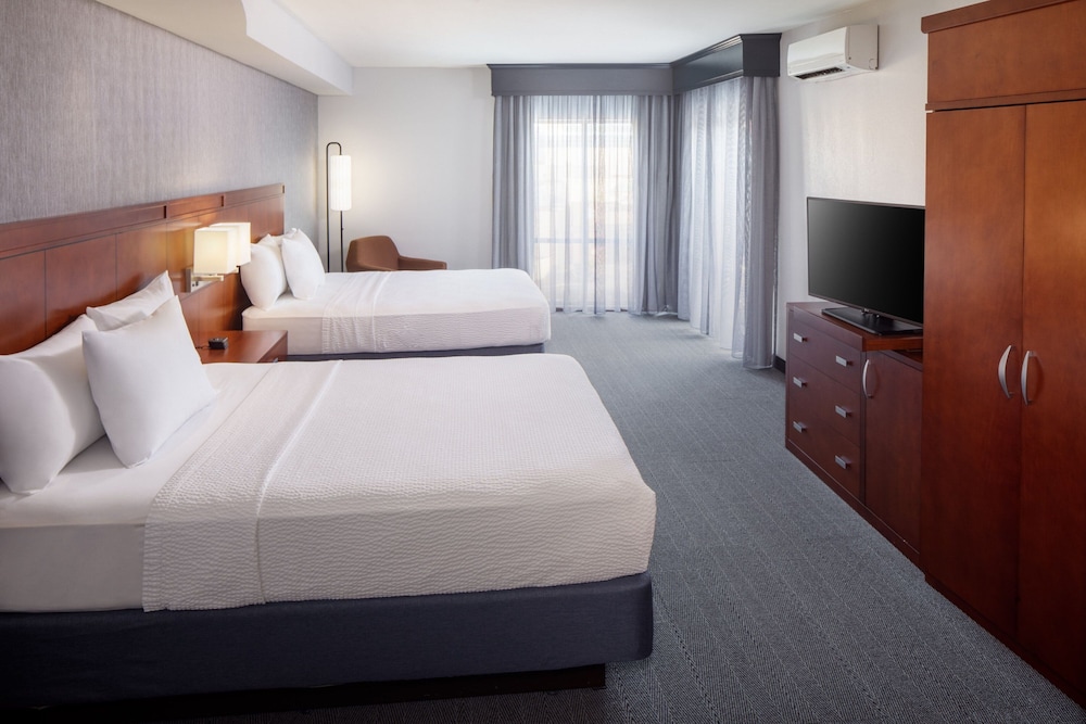 Room, Multiple Beds