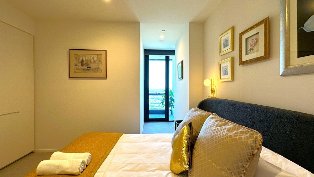City Apartment, 3 Bedrooms, Ocean View photo 1