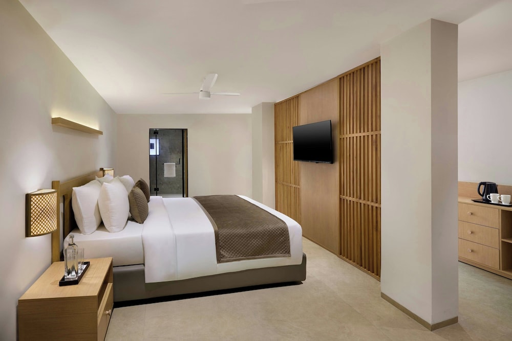 Room, 1 King Bed (View)