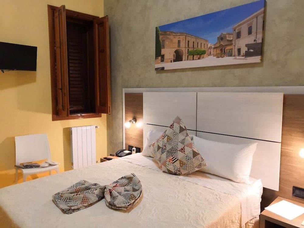 Classic Room, 1 Queen Bed photo 2