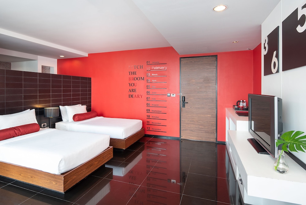 Deluxe Room - Photo 5