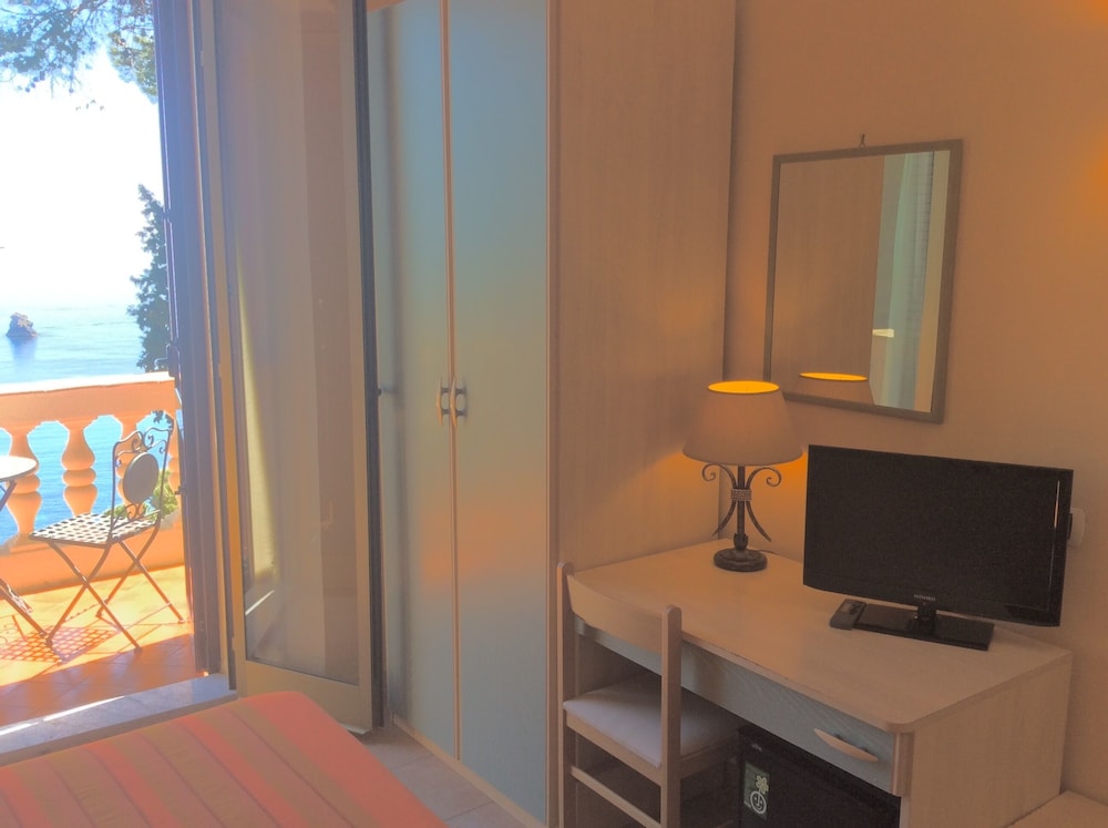 Comfort Double or Twin Room, Balcony, Sea View photo 3