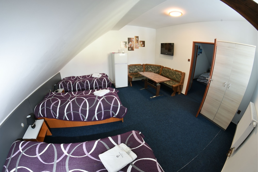 Comfort Room (5 Adults) photo 1