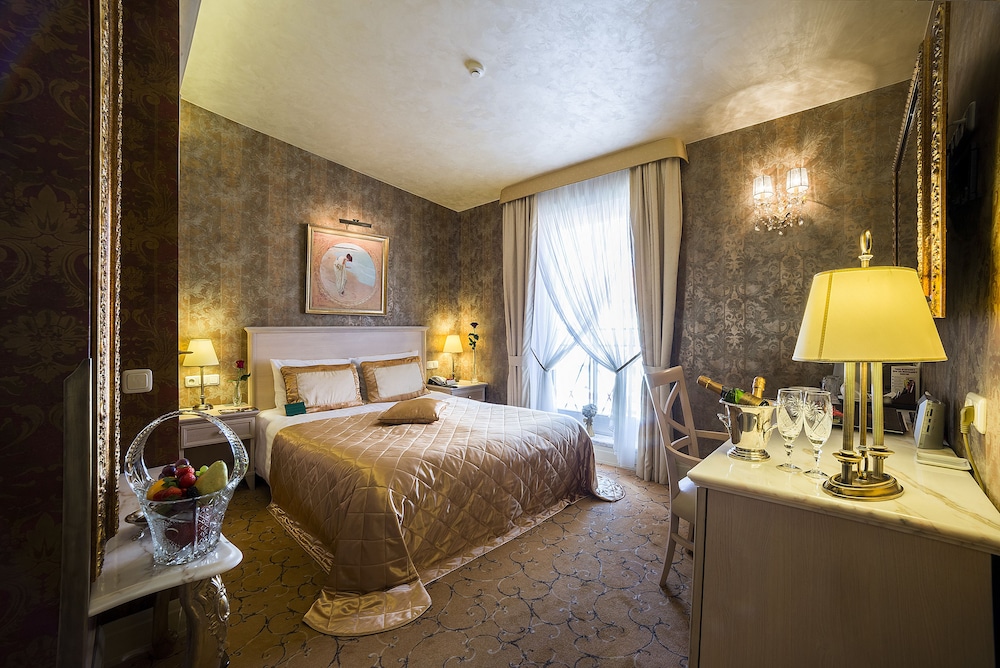 Double Room - Photo 10