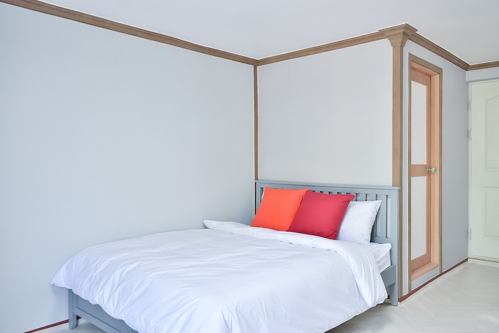 Room (8 PY) photo 1