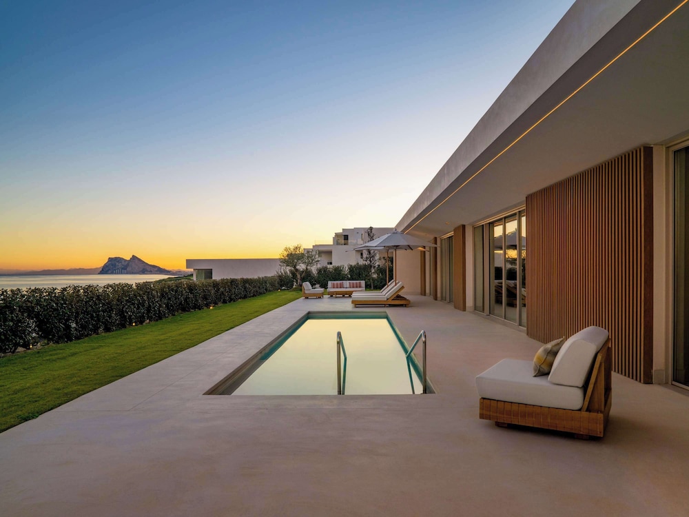 Villa de Cuatro Habitaciones con Vista al Mar y Piscina 4 Reyes 450m²