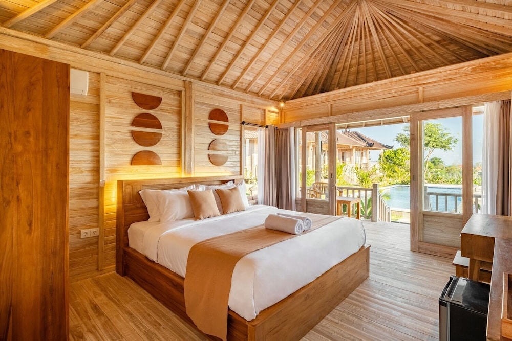 Bungalow, Balcony, Pool View
