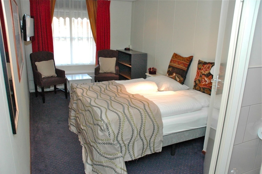 Family Room, 2 Bedrooms photo 1