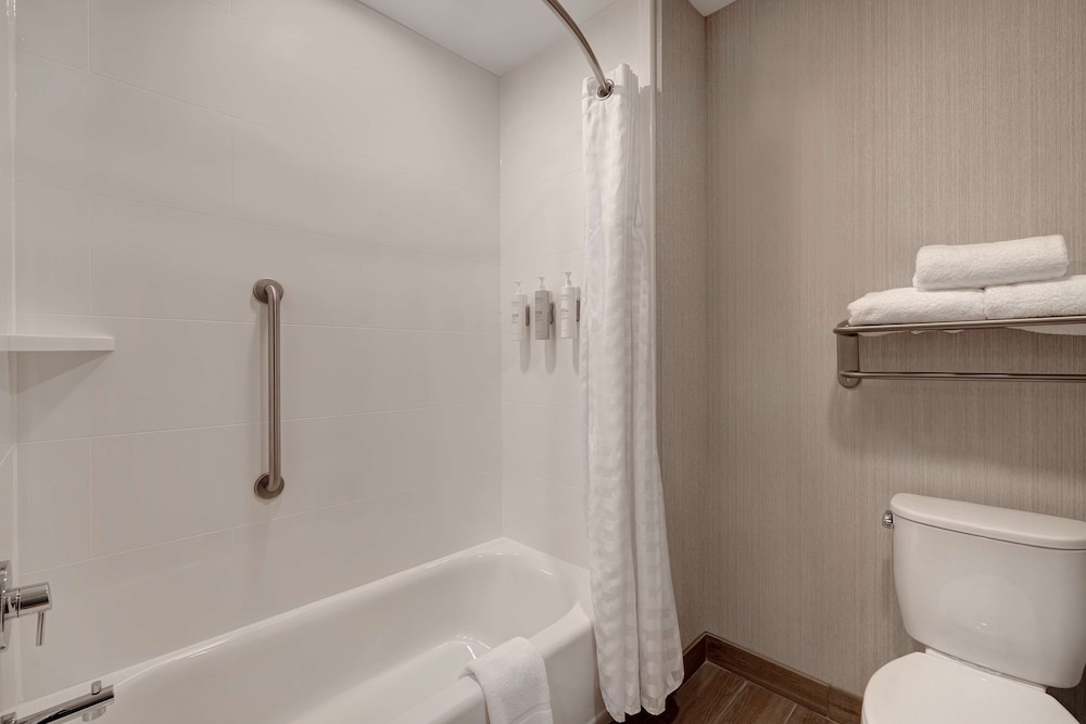 Suite, 1 Bedroom - Photo 5