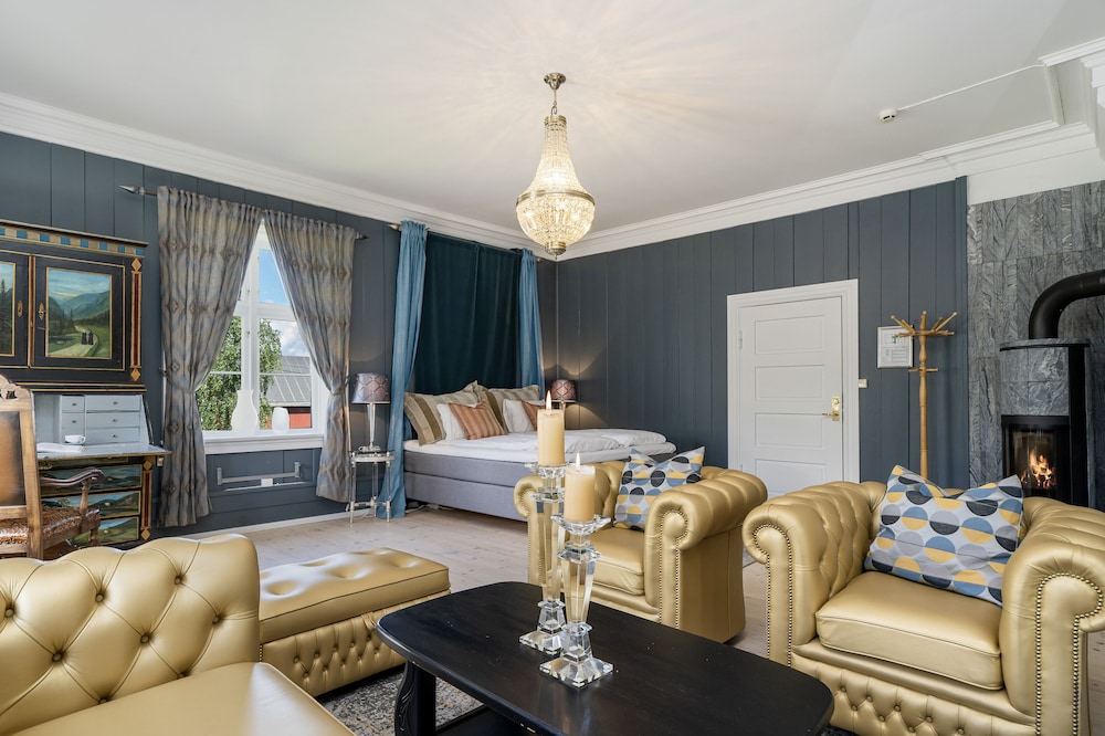 Traditional Suite