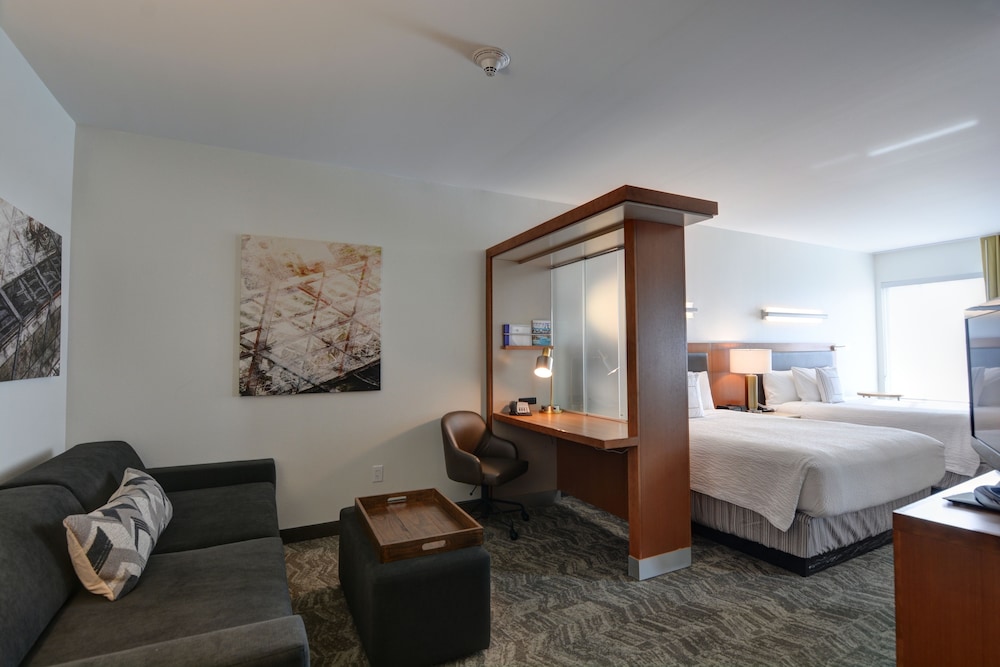 Executive Suite, Multiple Beds - Photo 9
