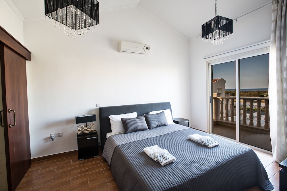 Luxury Villa, 2 Bedrooms photo 3