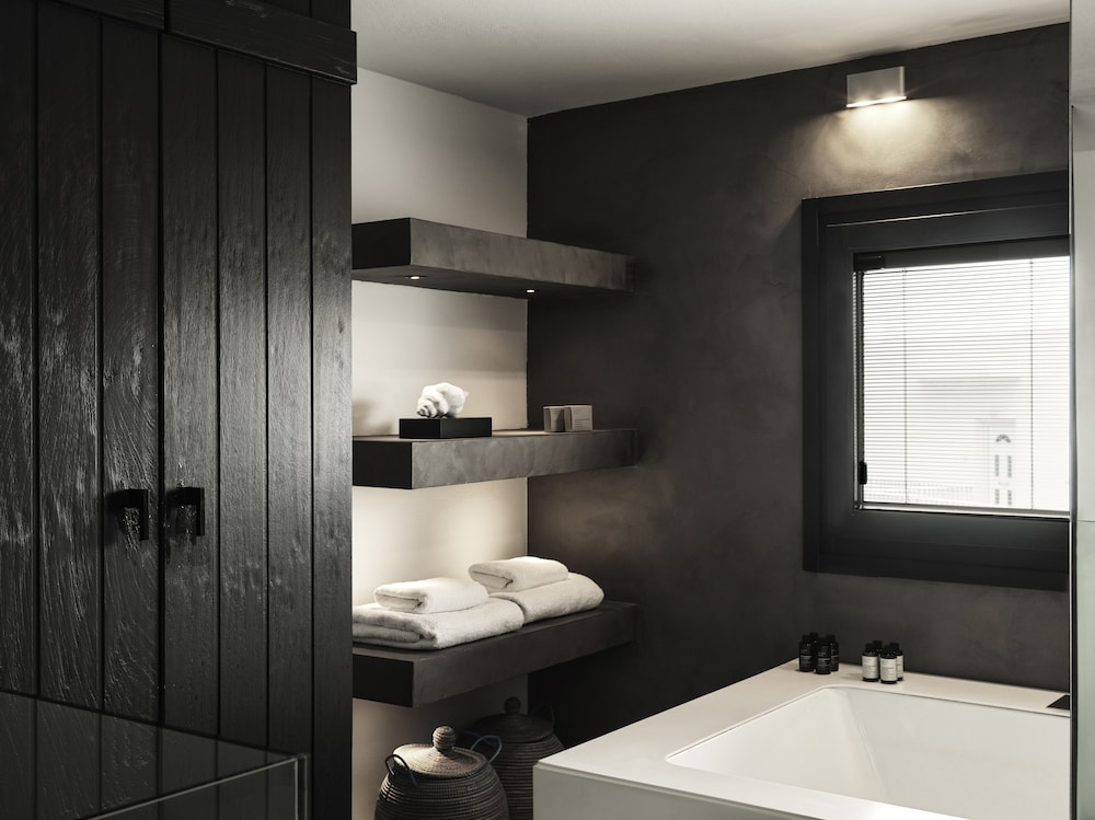 Deluxe Suite, Hot Tub (Sharing pool) - Photo 5