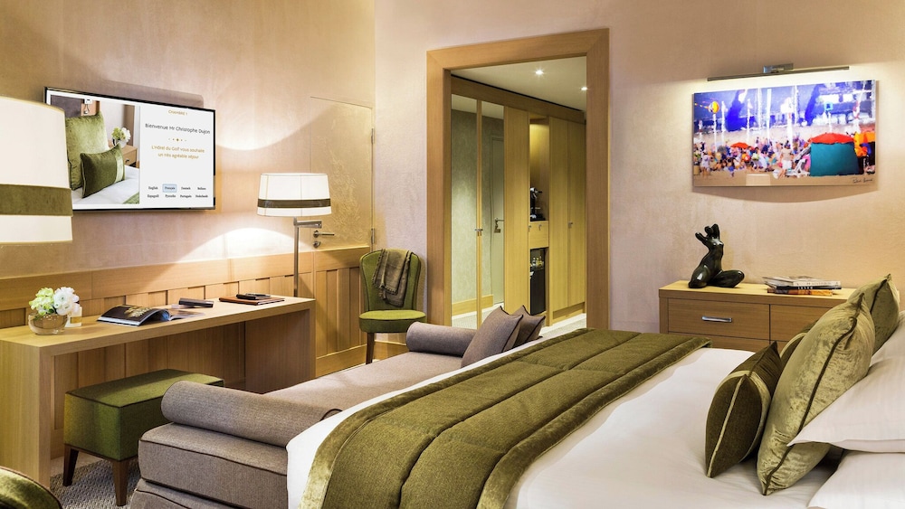 Deluxe Room, 1 King Bed, Golf View