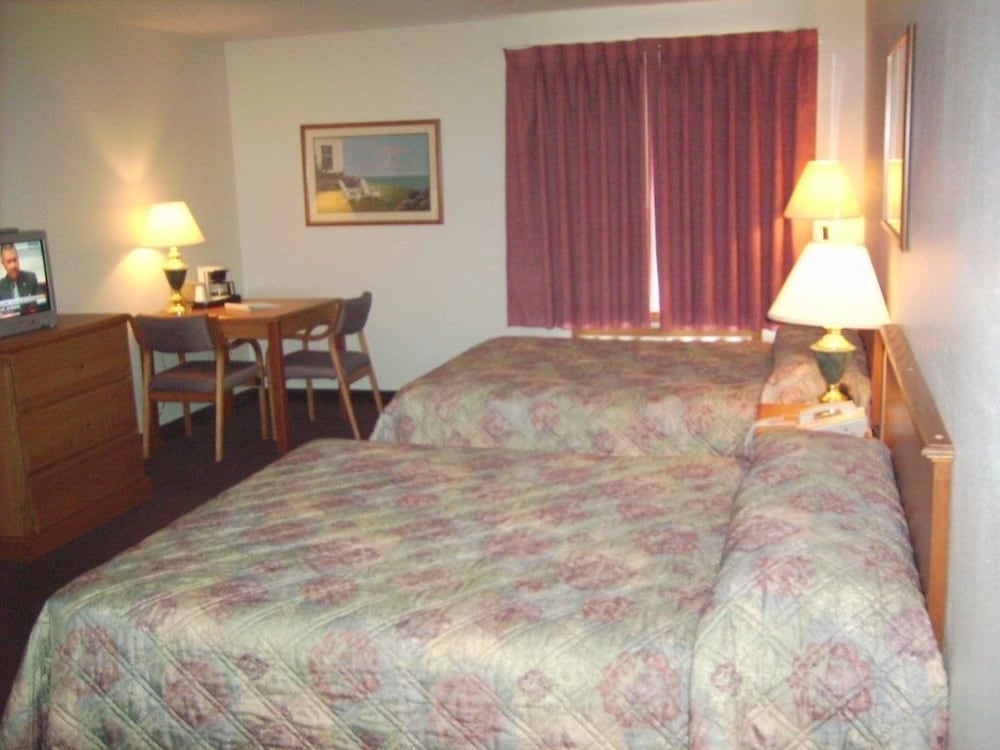 Standard Double Room, 2 Queen Beds photo 2