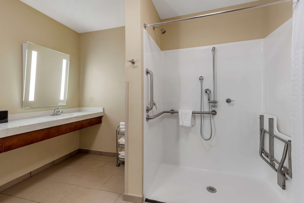 Suite, Multiple Beds, Non Smoking - Photo 5