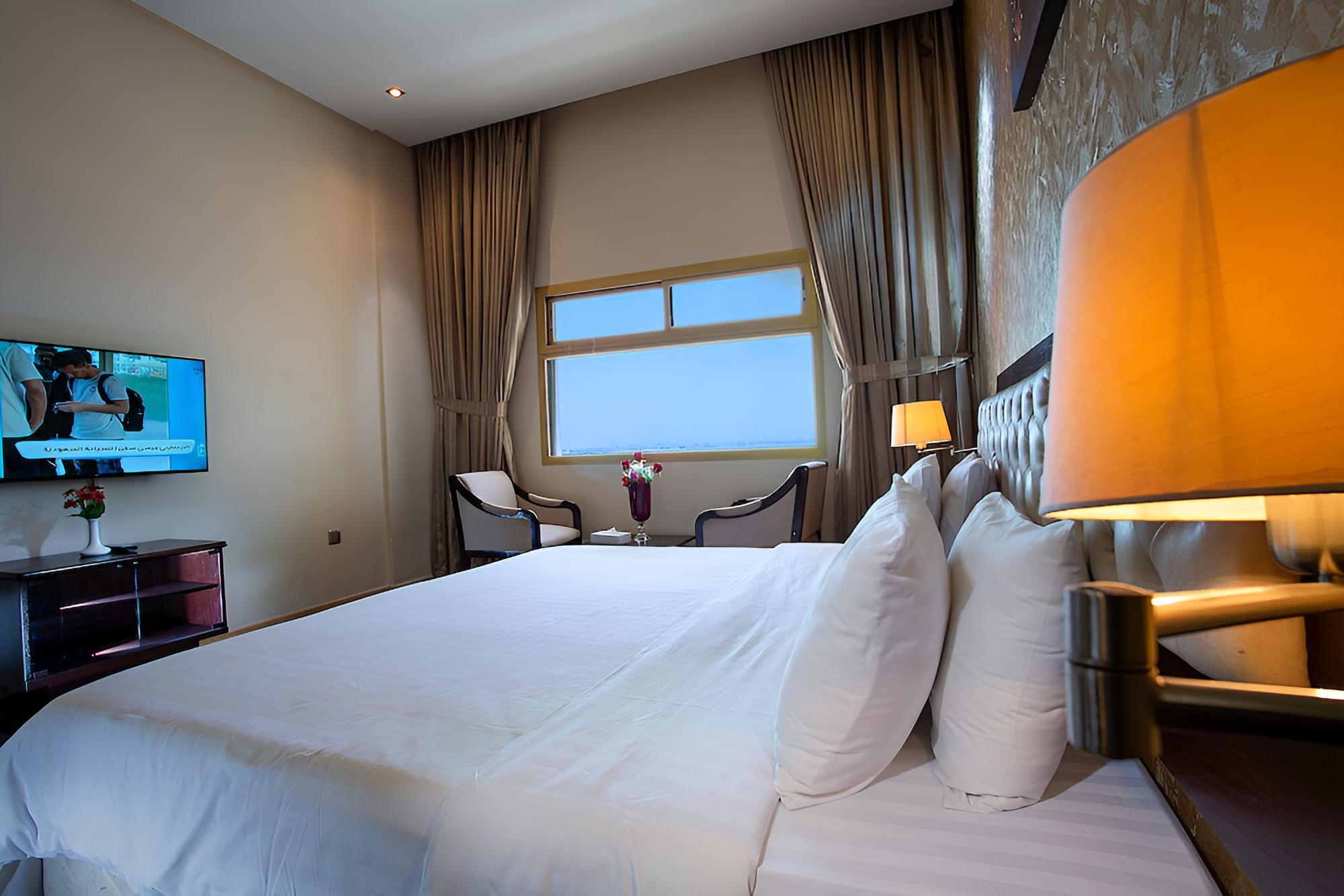 Deluxe Room, 1 King Bed - Photo 5