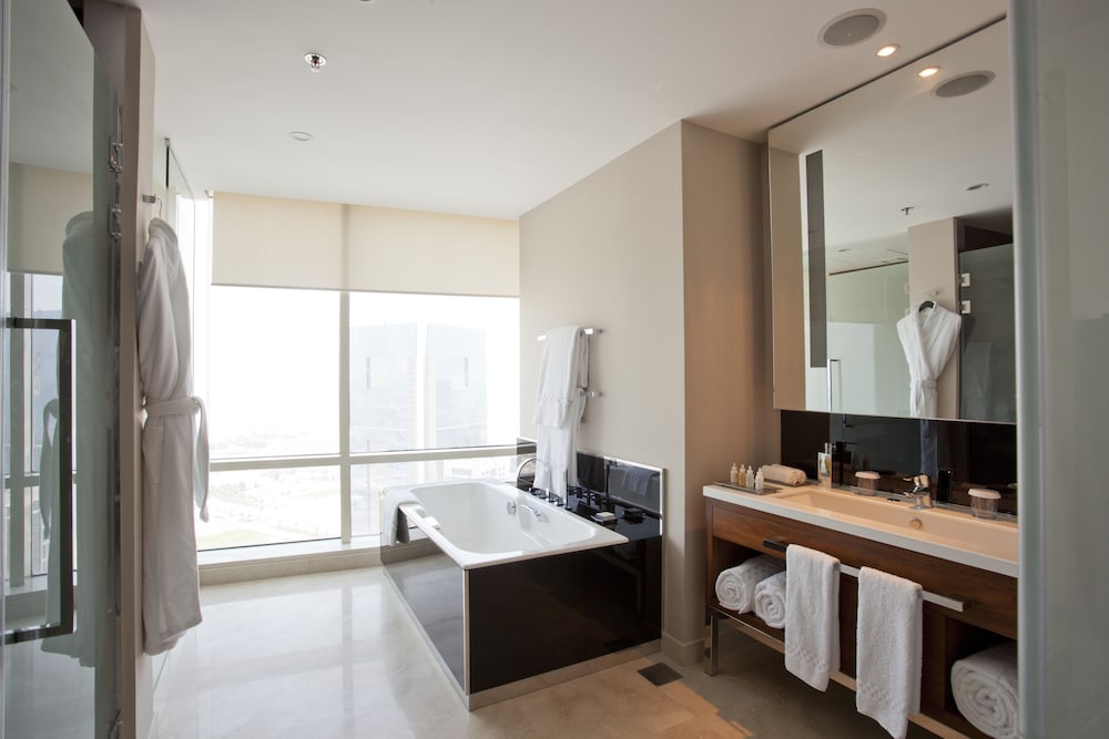 Suite, 1 Bedroom - Photo 9