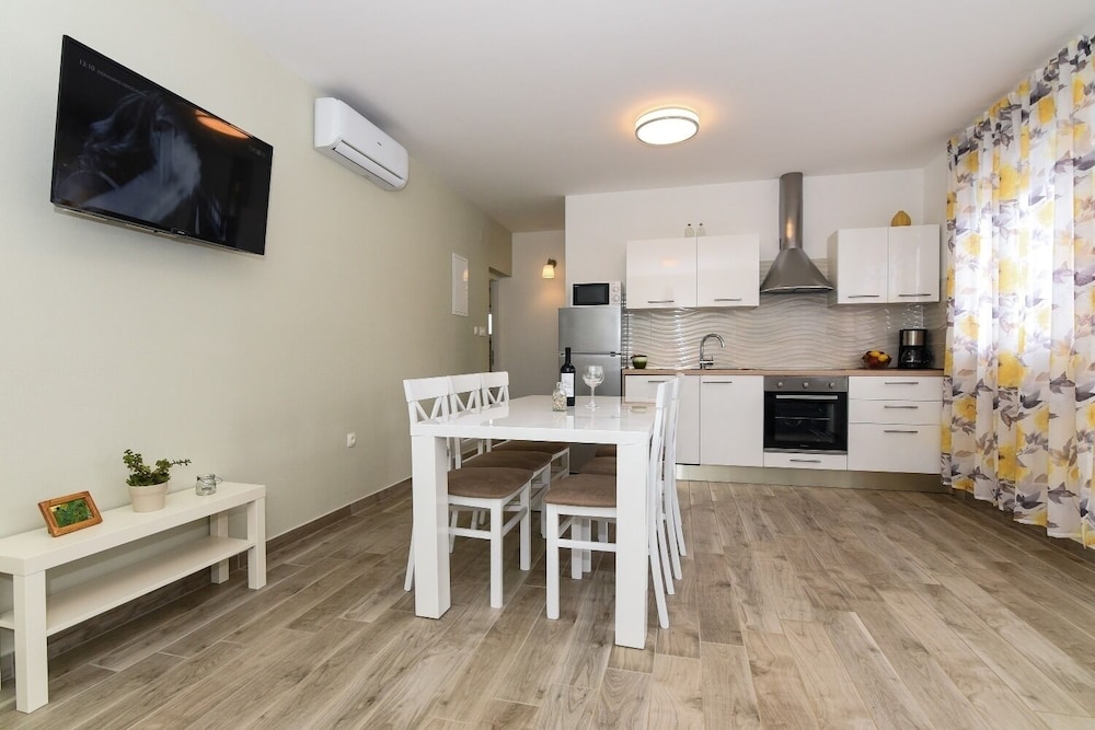 Apartment (Gordana Mar - with pool - A2H(4+2)) photo 2