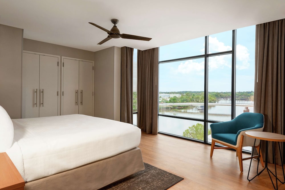 Suite, 1 King Bed, Accessible (Hearing) - Photo 2