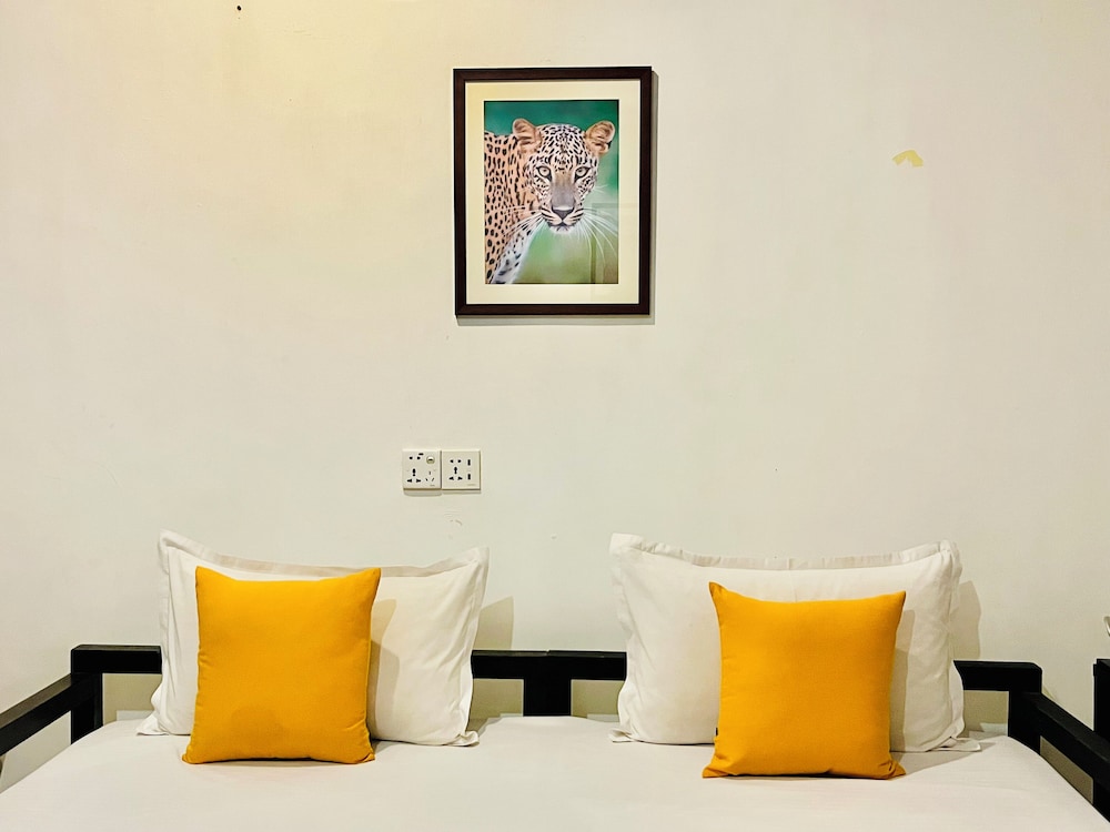Leopard Den Single photo 1