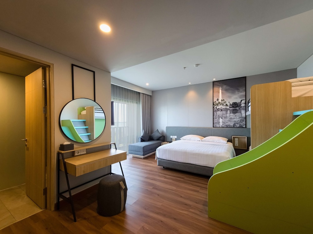 Family Room, Multiple Beds, Balcony, Sea View photo 3