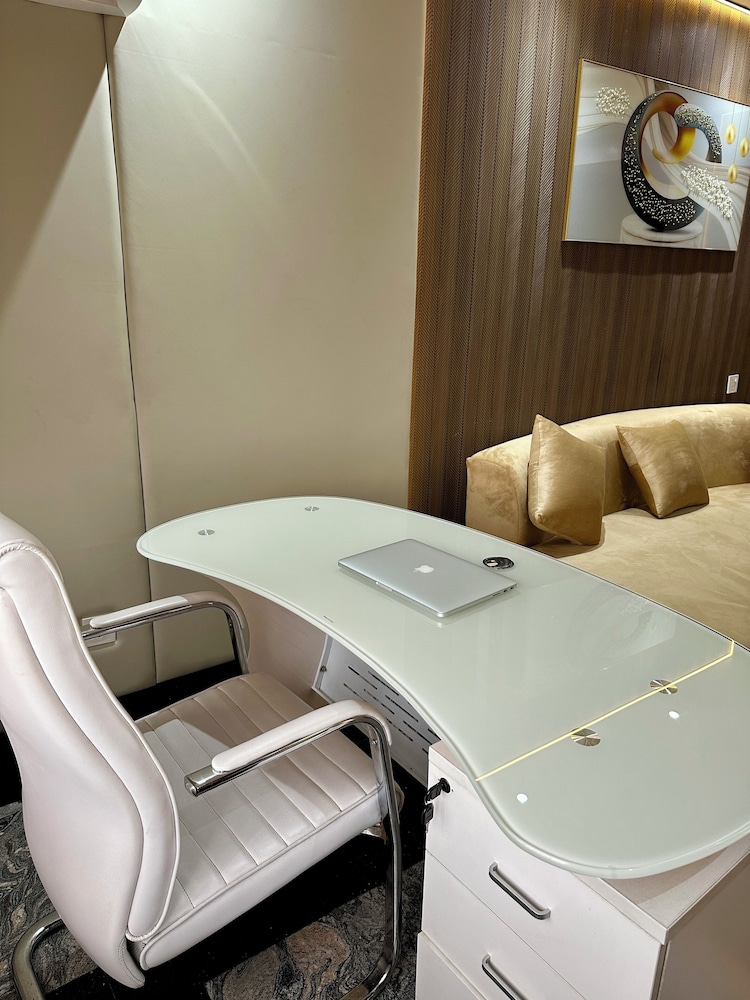 Business Room photo 3