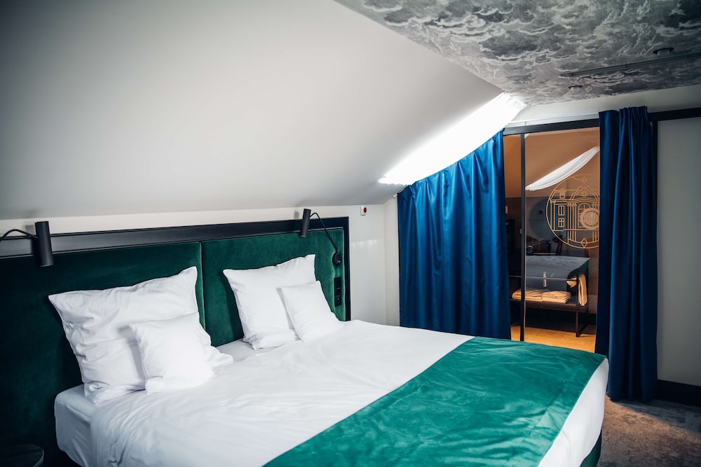 Suite, 1 King Bed, Non Smoking (Small Room;With Sofabed) photo 2