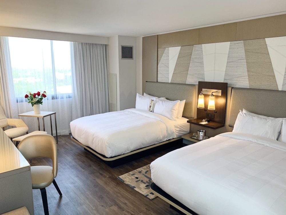 Club Room, 2 Queen Beds - Photo 8