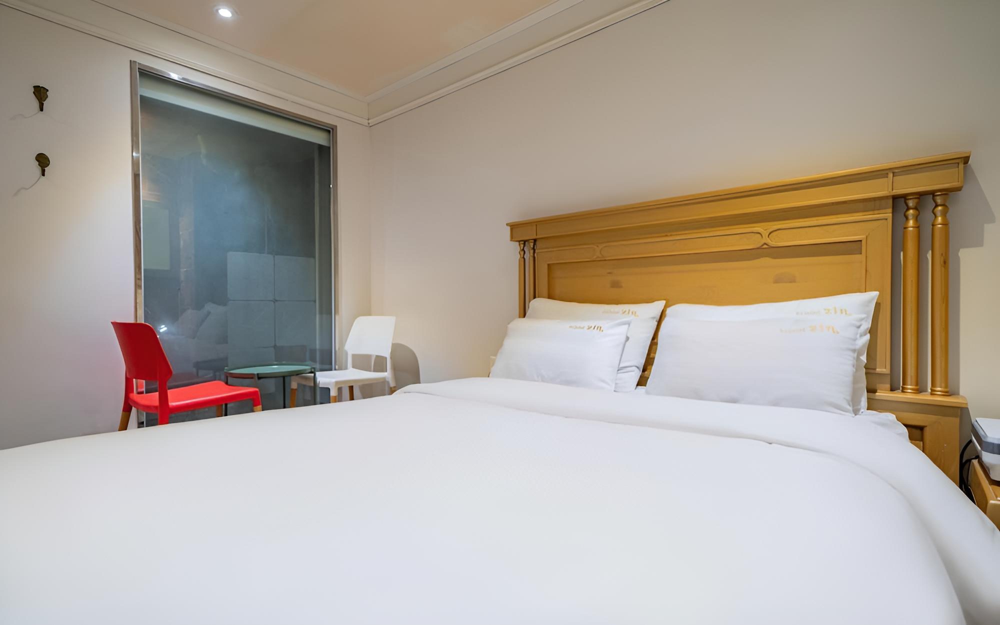 Room (Business Styler (Netflix Styler)) - Photo 11