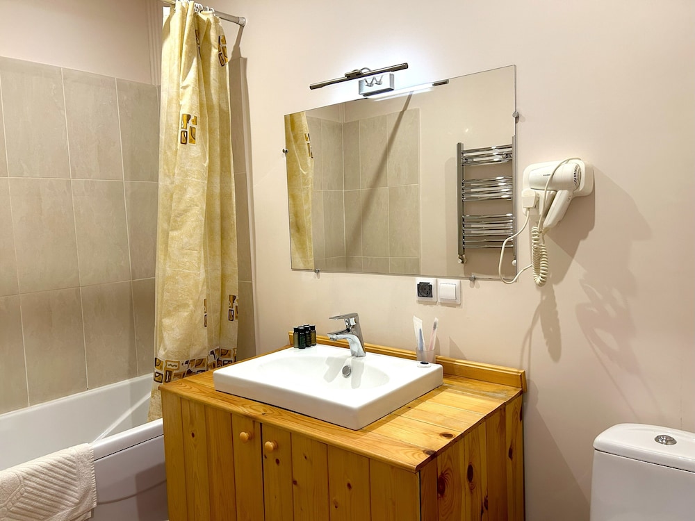 Classic Double Room, 1 Queen Bed, Balcony, Lake View photo 3