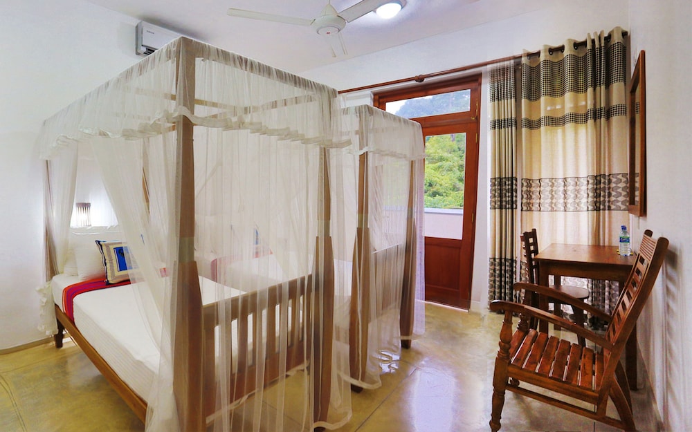 Deluxe Double or Twin Room photo 1
