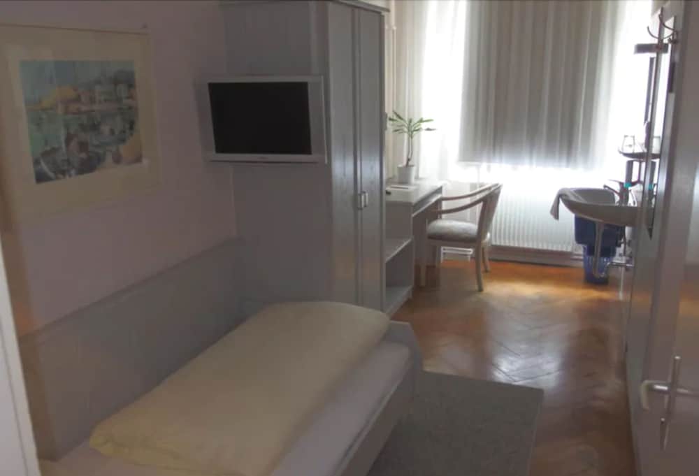 Single Room photo 3
